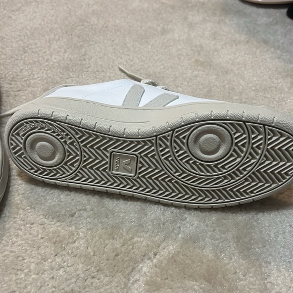 Women’s Veja sneakers. Never work. Size 8. No box - Picture 2 of 3
